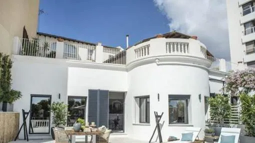 Apartment with large terrace on the seafront Apartment with large terrace on the seafront